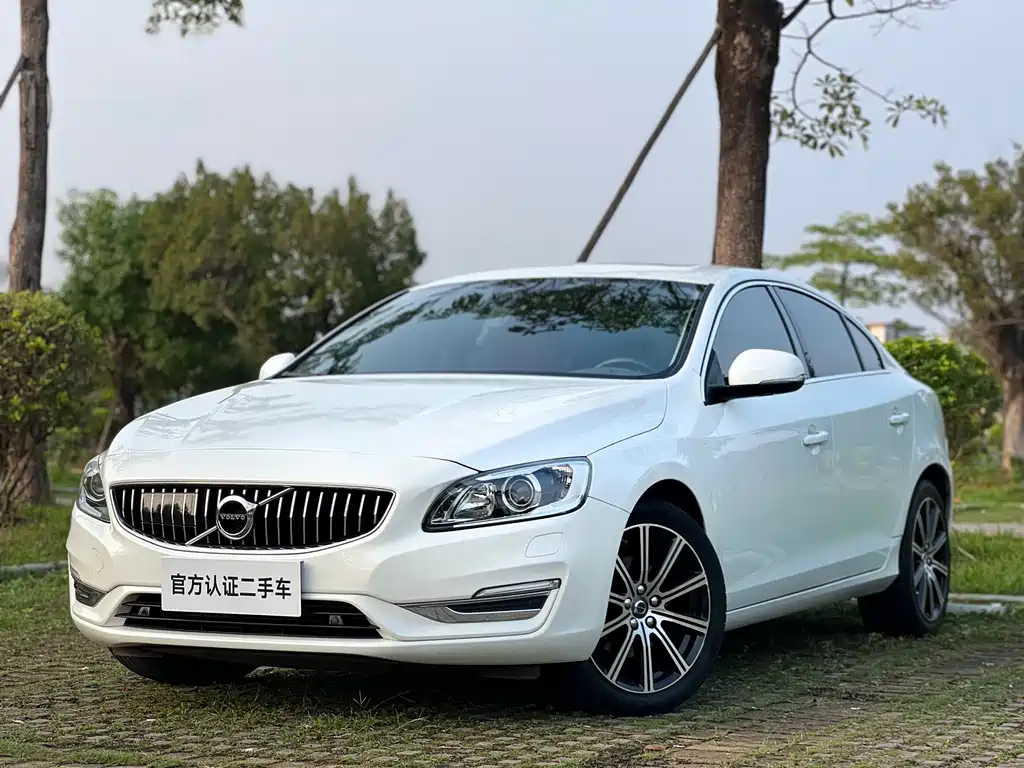 Volvo S60 2020 — фото 1