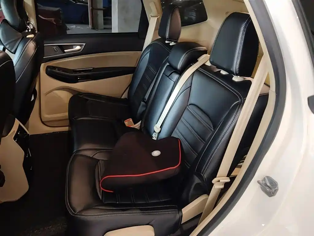 Ford Edge 2016 — фото 17