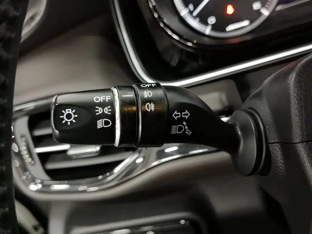 GAC Motor Trumpchi M6 2019 — фото 21