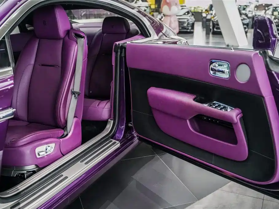 Rolls-Royce Phantom 2018 — фото 14
