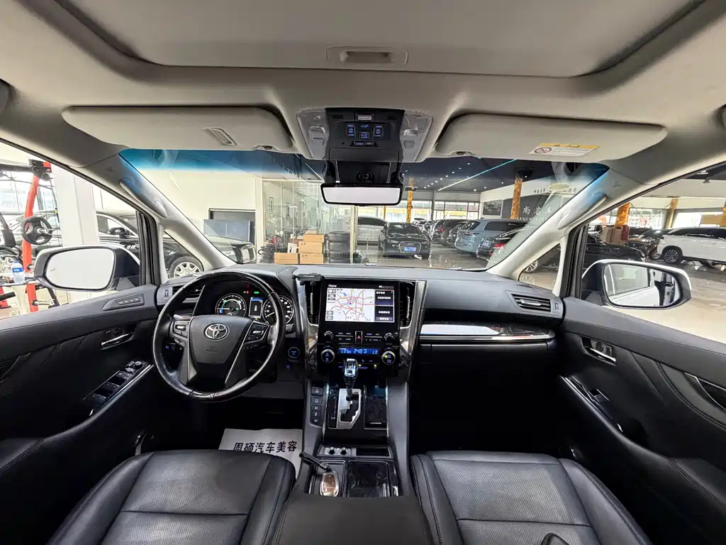 Toyota Vellfire 2022 — фото 14