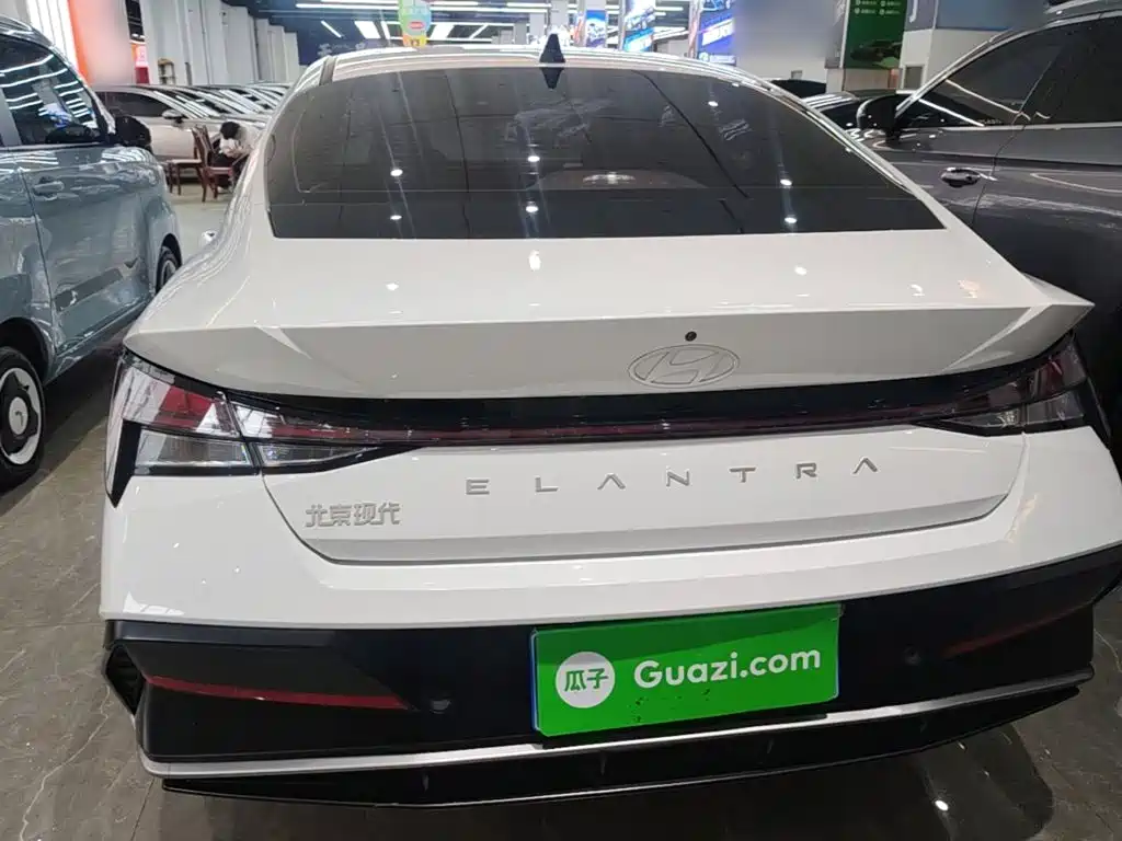 Hyundai Elantra 2025