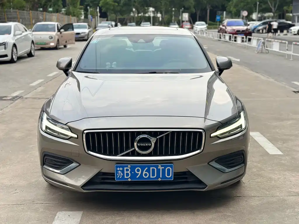 Volvo S60 2021 — фото 3