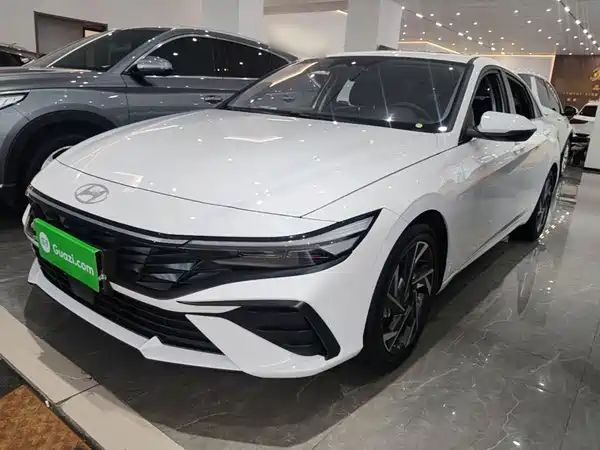 Hyundai Elantra 2025