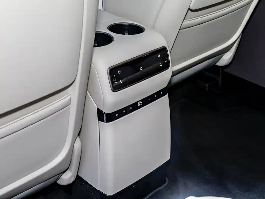 Li Auto i8 2025 — фото 12
