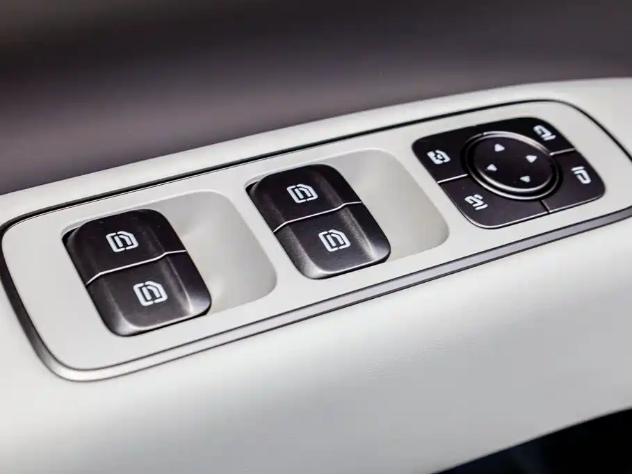Li Auto i8 2025 — фото 26