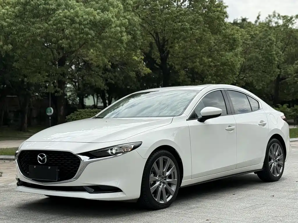 Mazda 3 Axela 2020 — фото 1