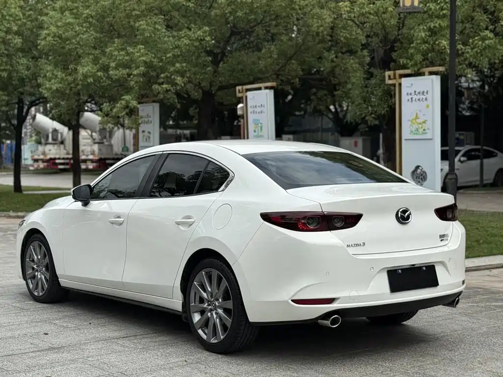 Mazda 3 Axela 2020 — фото 3