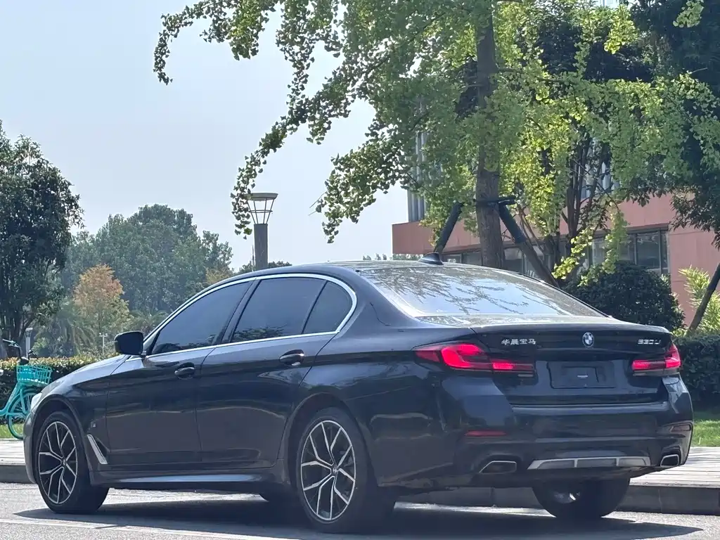BMW 5 Series 2021 — фото 10