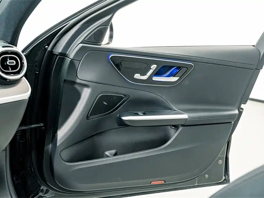 Mercedes-Benz C-Class 2023 — фото 12