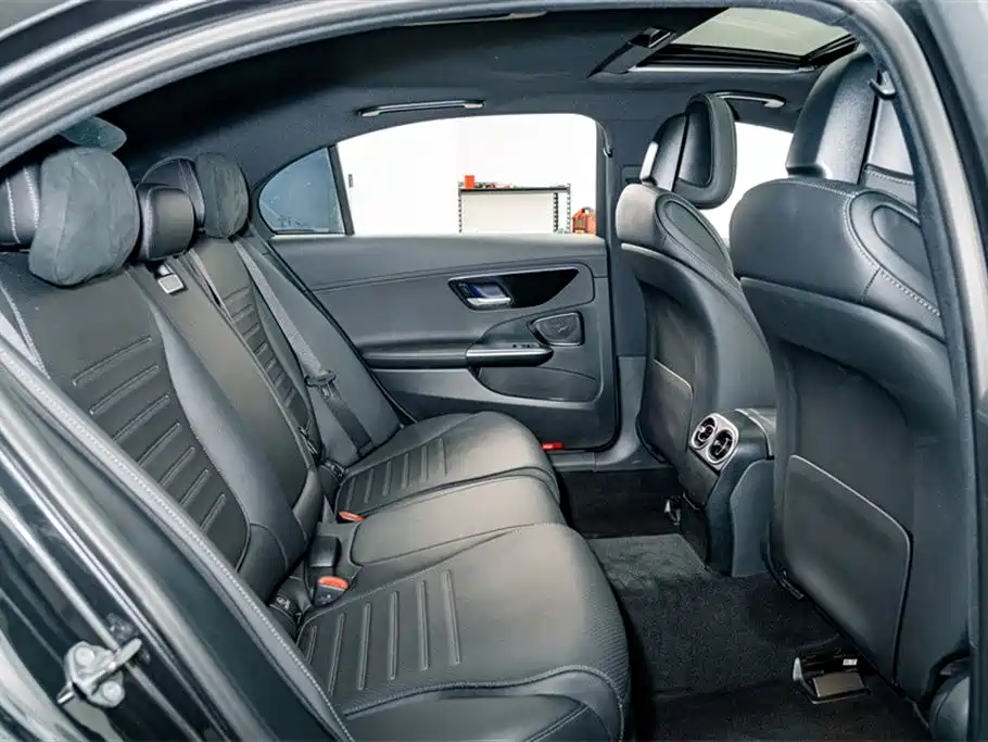 Mercedes-Benz C-Class 2023 — фото 18