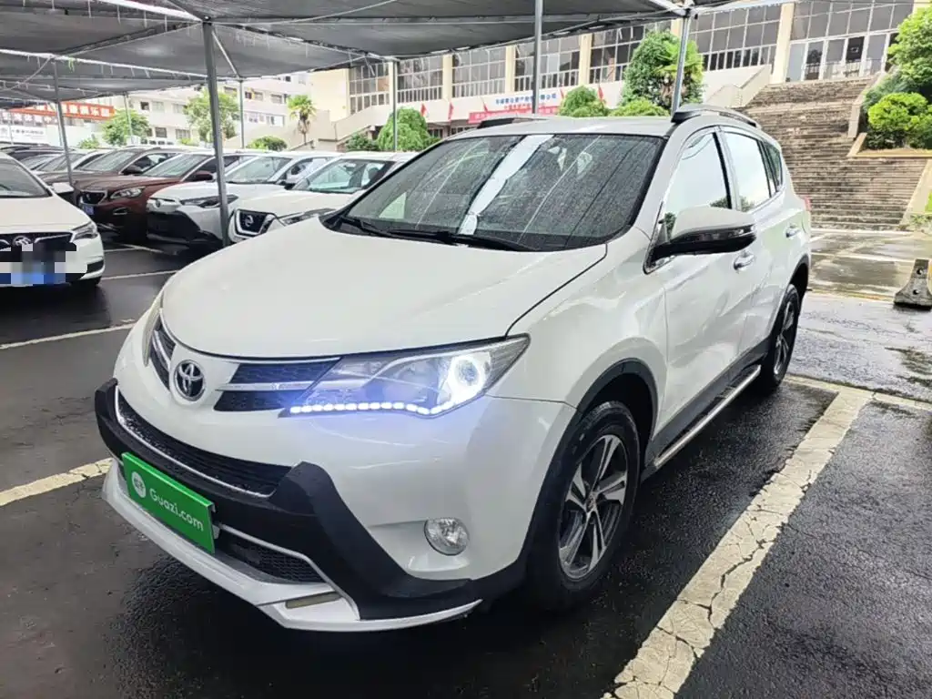 Toyota RAV4 2015 — фото 2