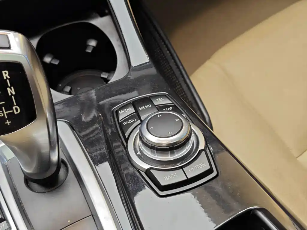 BMW 5 Series 2014 — фото 19