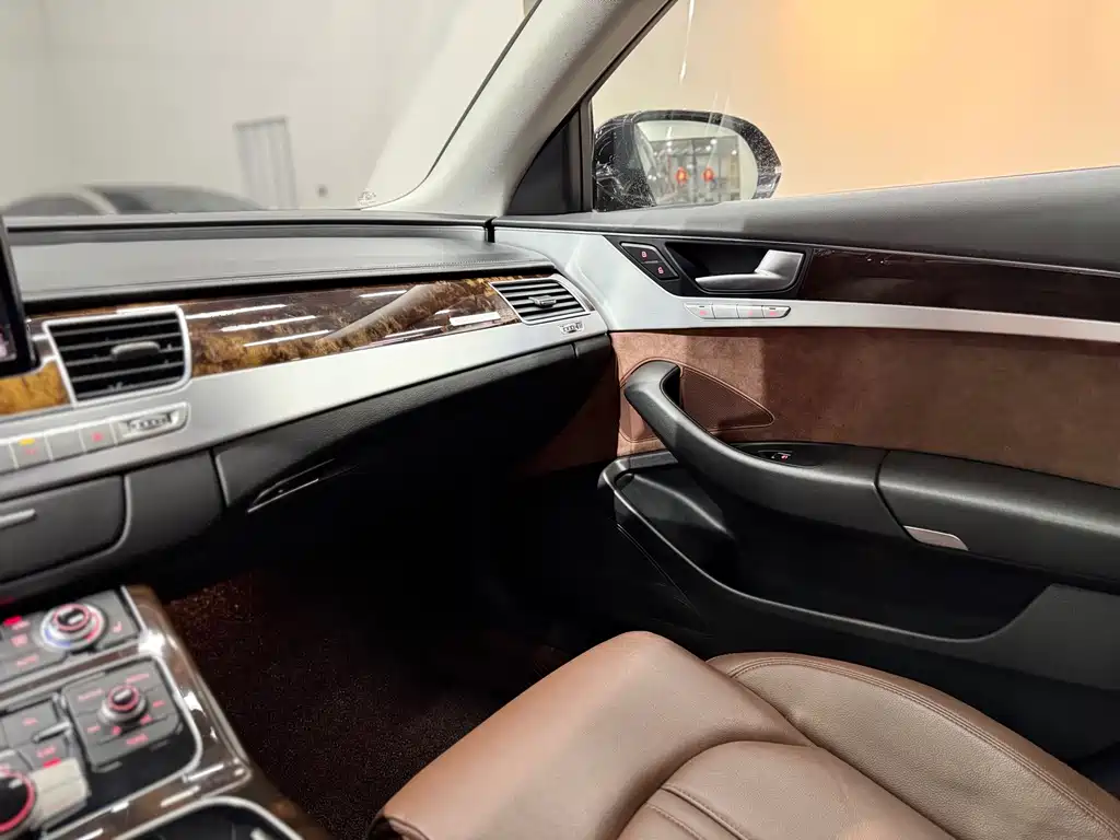 Audi A8 2017 — фото 14