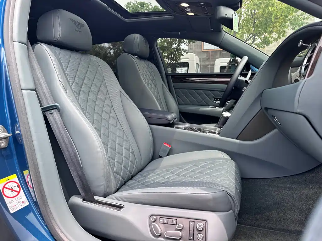 Bentley Flying Spur 2018 — фото 26
