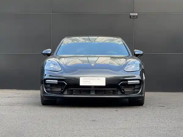 Porsche Panamera 2021