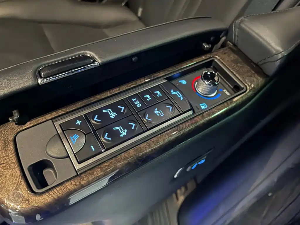 Toyota Alphard 2020 — фото 16