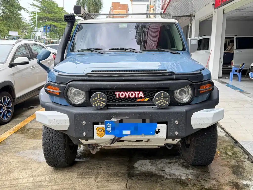 Toyota FJ Cruiser 2012 — фото 2