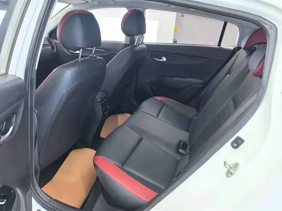 Kia KX Cross 2020 — фото 11