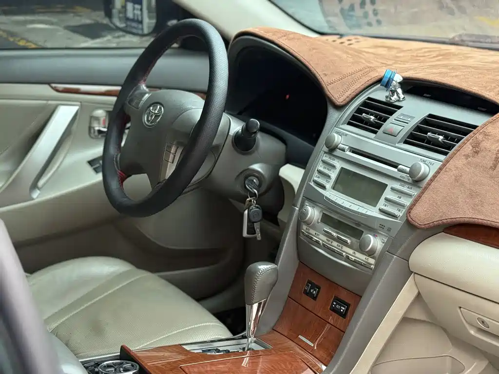 Toyota Camry 2014 — фото 10