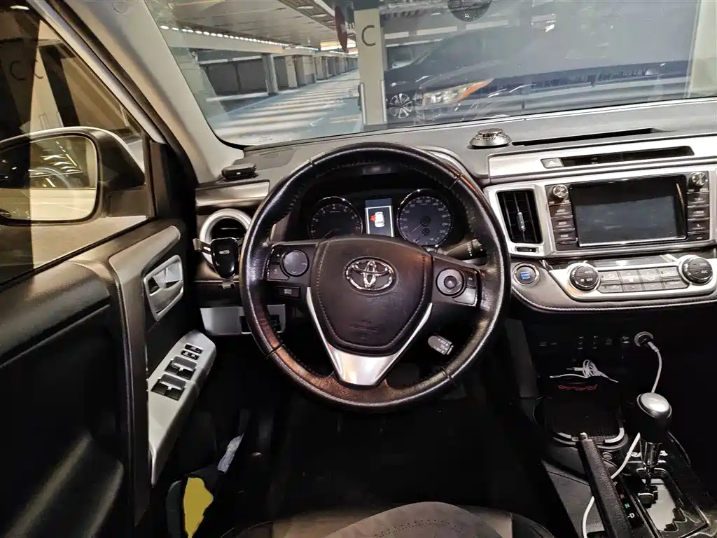 Toyota RAV4 2018 — фото 3