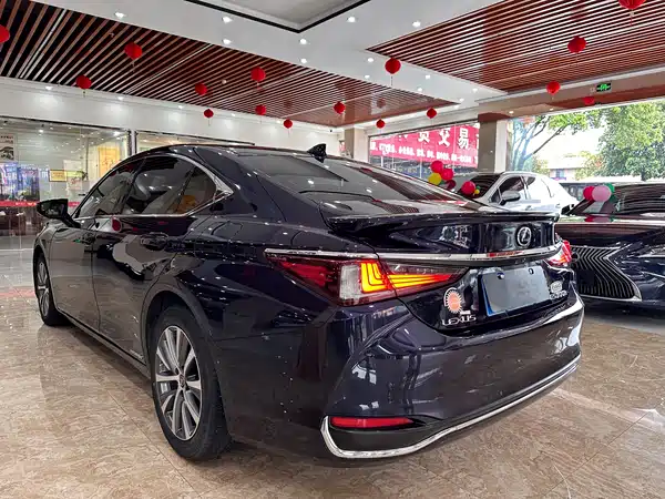 Lexus ES 2021