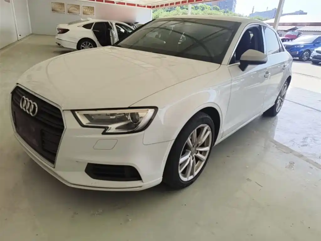 Audi A3 2018 — фото 1
