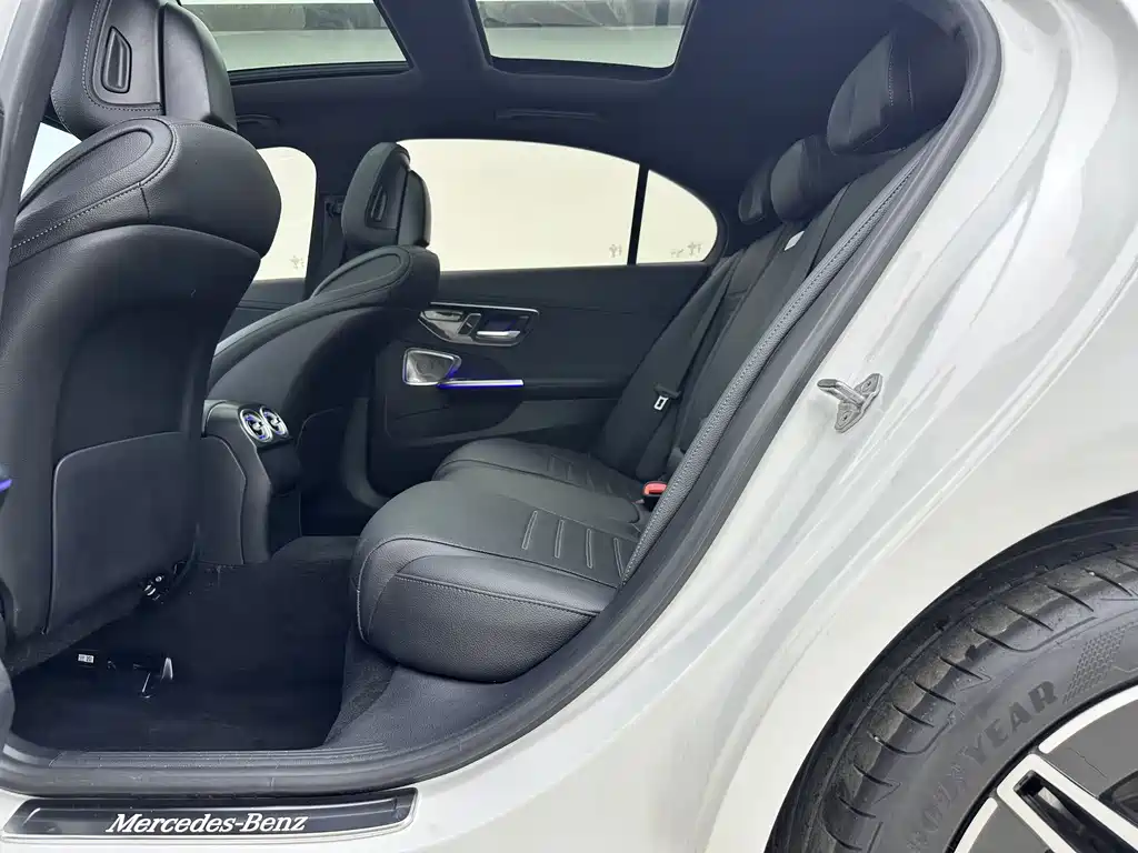 Mercedes-Benz C-Class 2023 — фото 4