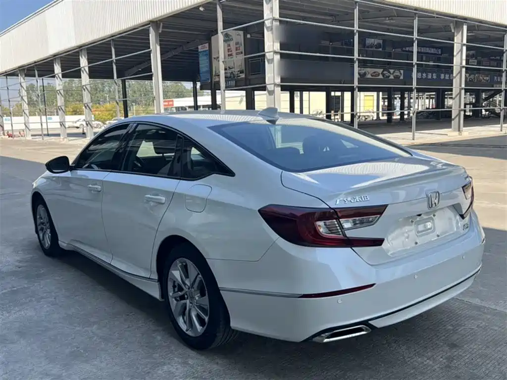 Honda Accord 2018 — фото 24