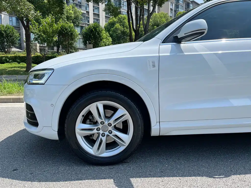 Audi Q3 2017 — фото 9