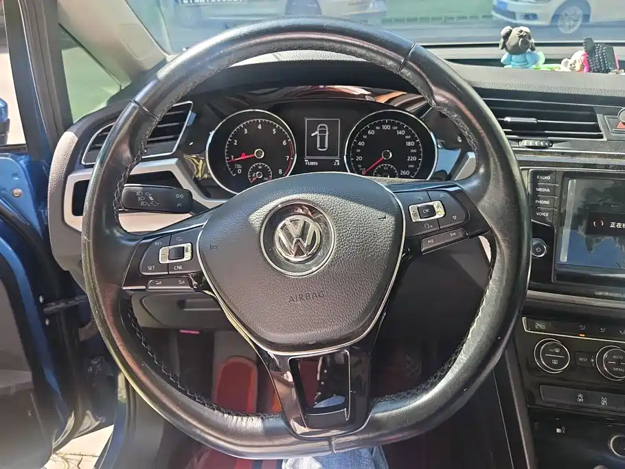 Volkswagen Touran 2018 — фото 14
