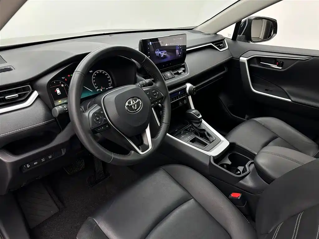 Toyota RAV4 2024 — фото 17