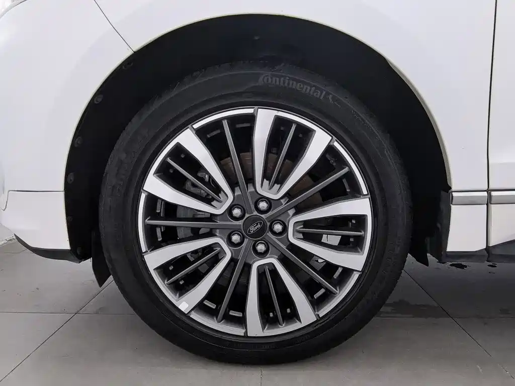 Ford Edge 2023 — фото 17