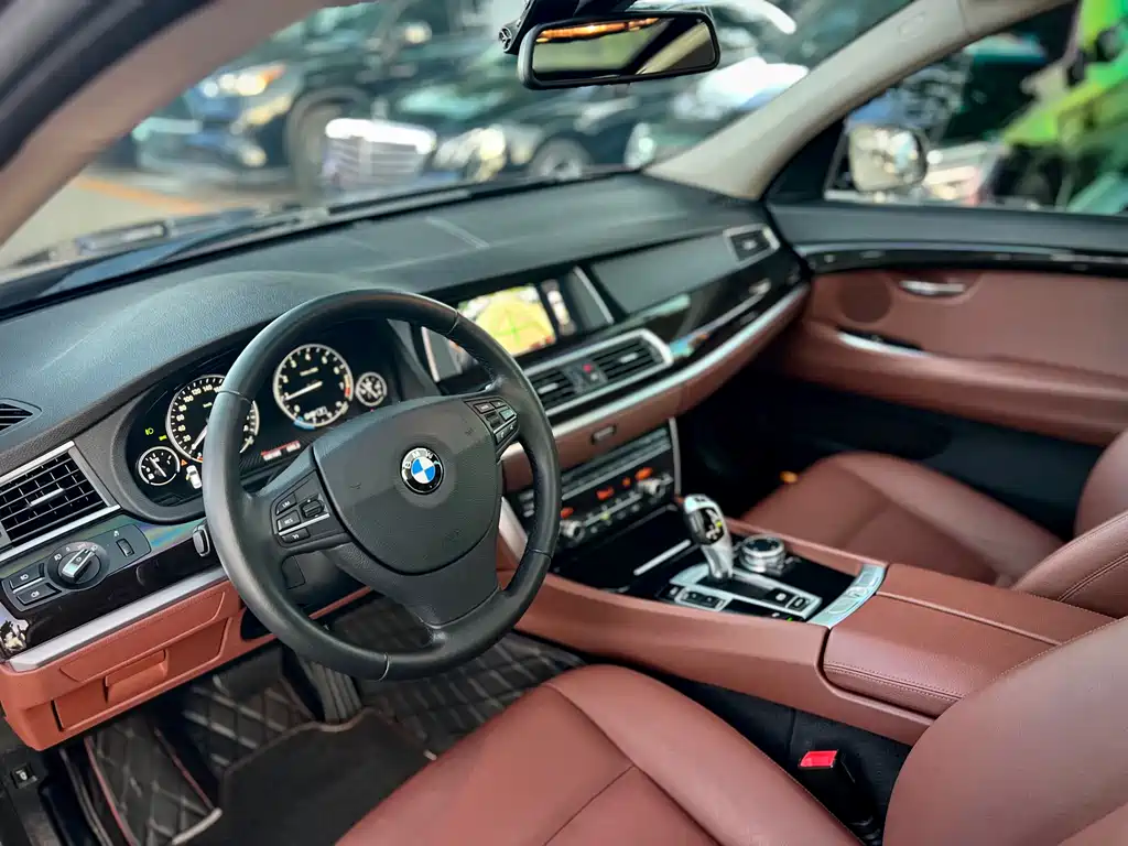 BMW 5 Series GT 2015 — фото 10