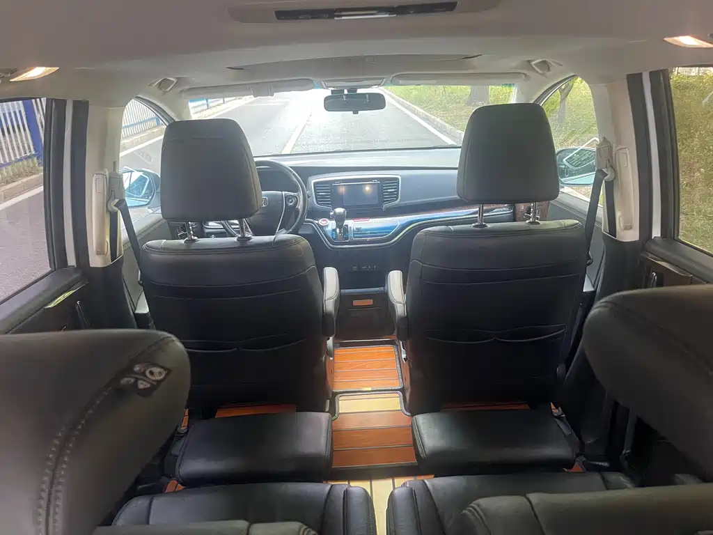 Honda Odyssey 2017 — фото 12