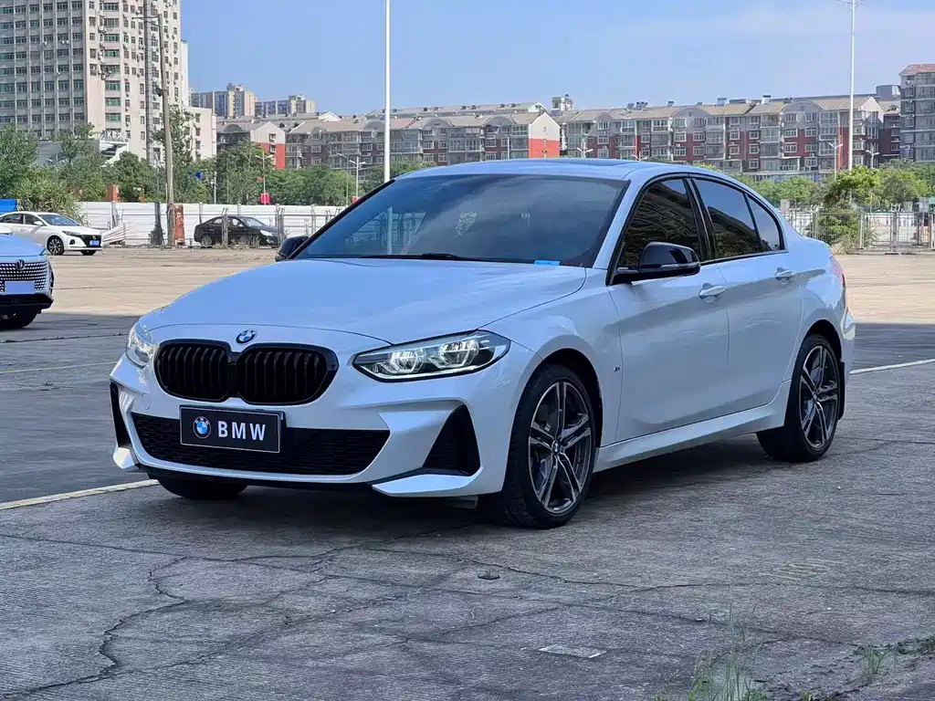 BMW 1 Series 2021 — фото 1