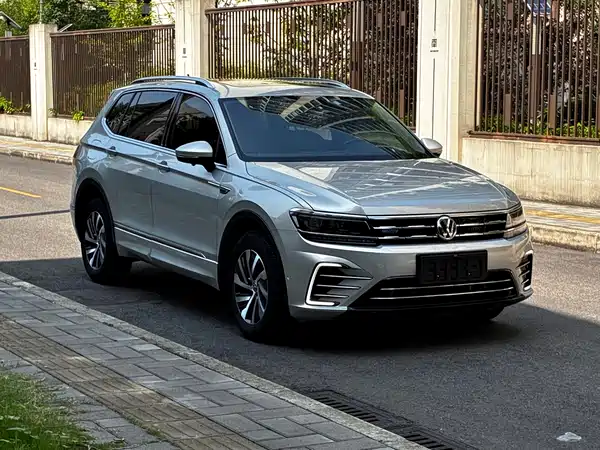 Volkswagen Tiguan L Plug-In Hybrid 2020