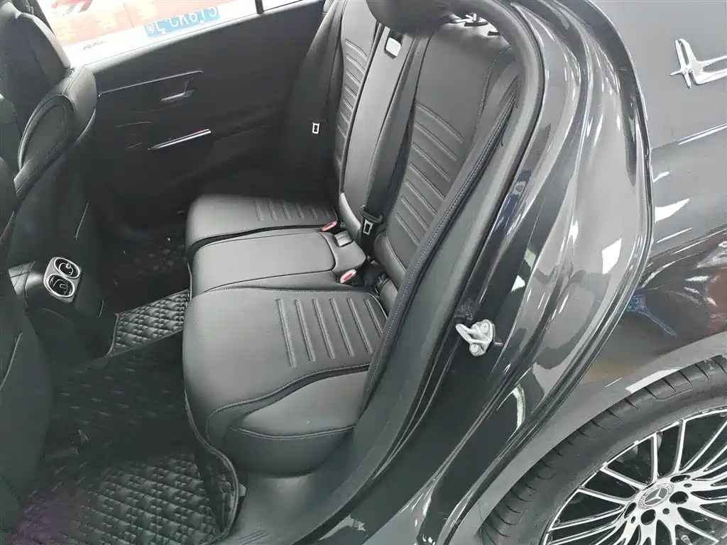 Mercedes-Benz C-Class 2023 — фото 17