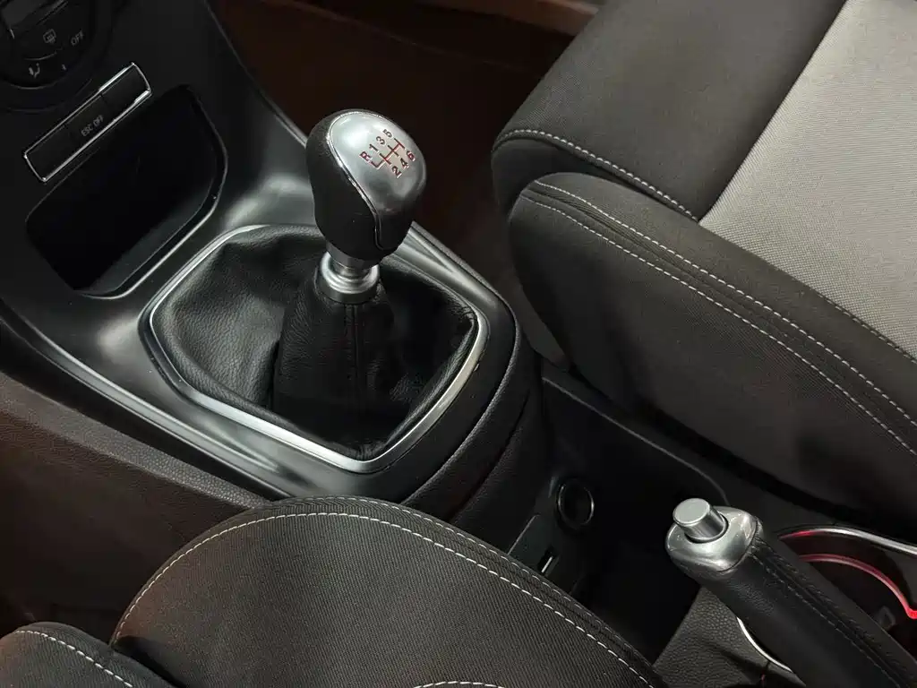 Ford Fiesta 2015 — фото 26