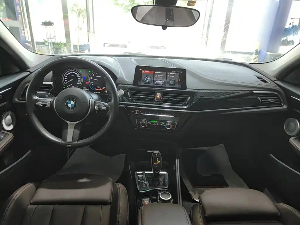 BMW 1 Series 2021 — фото 10