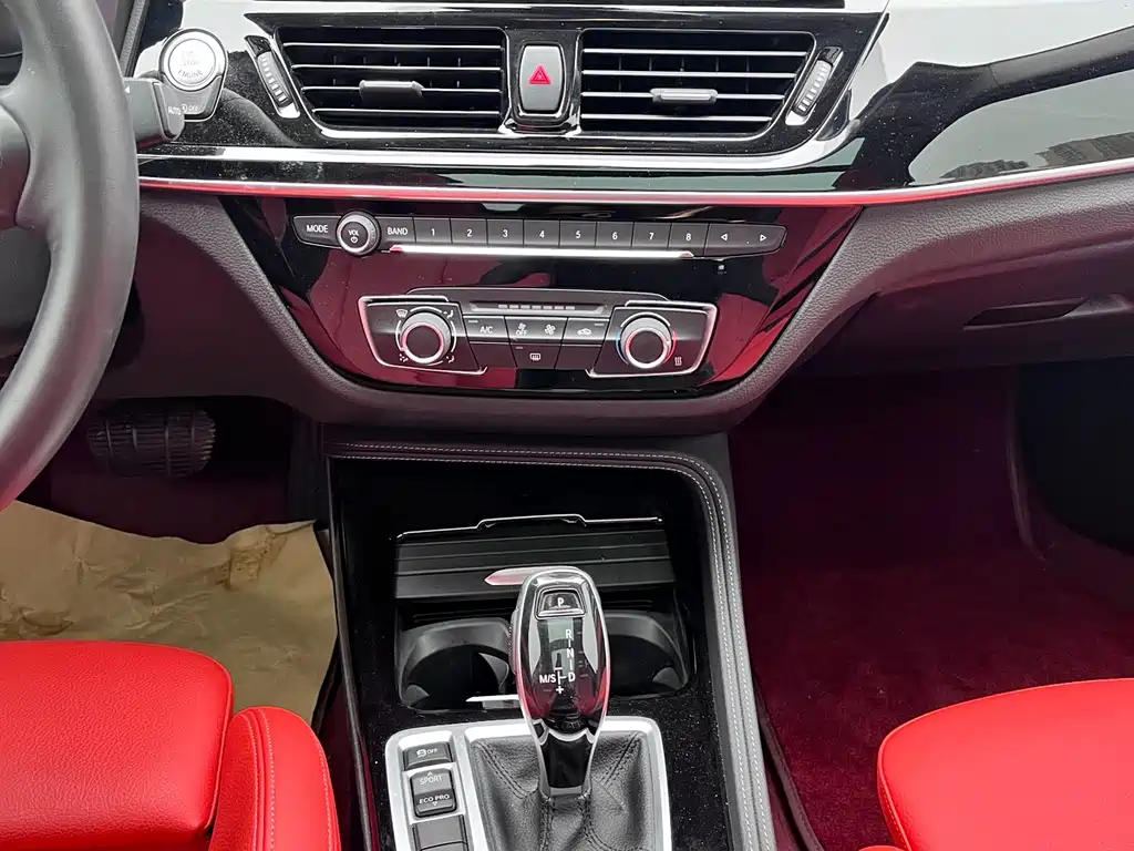 BMW 1 Series 2023 — фото 11