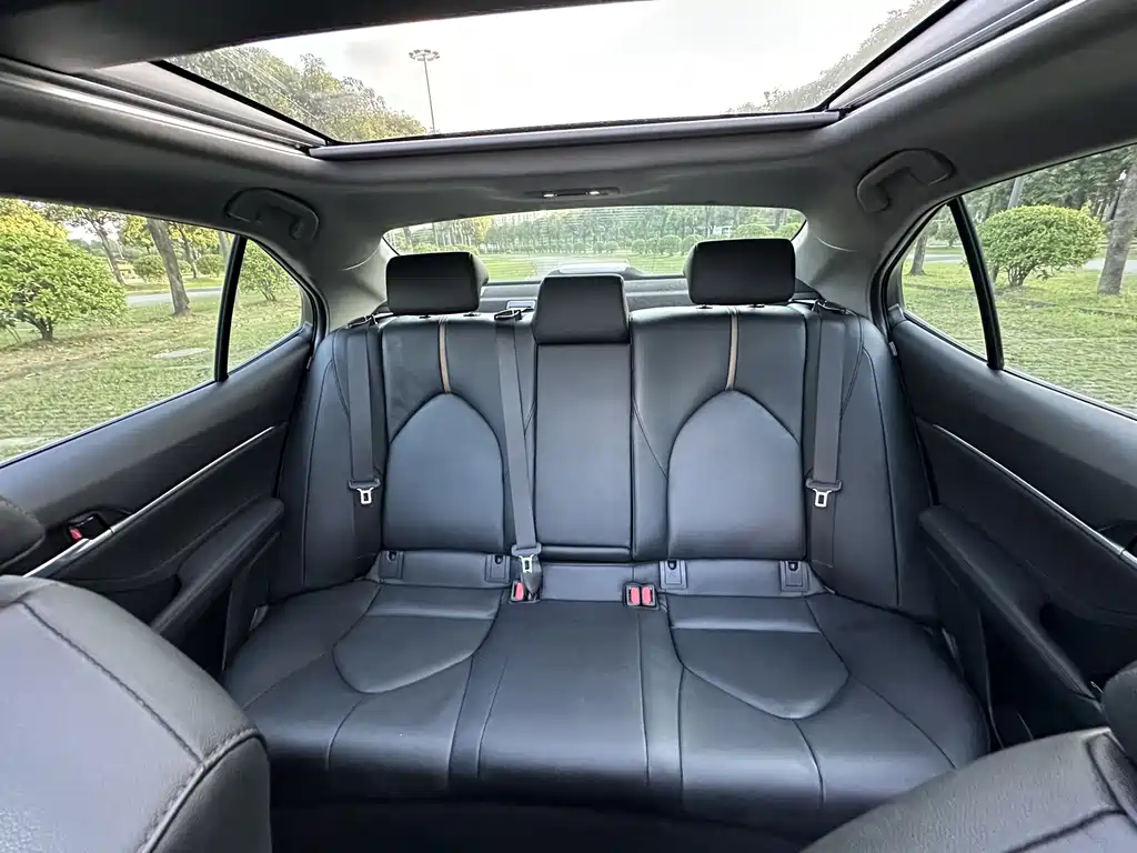 Toyota Camry 2023 — фото 18