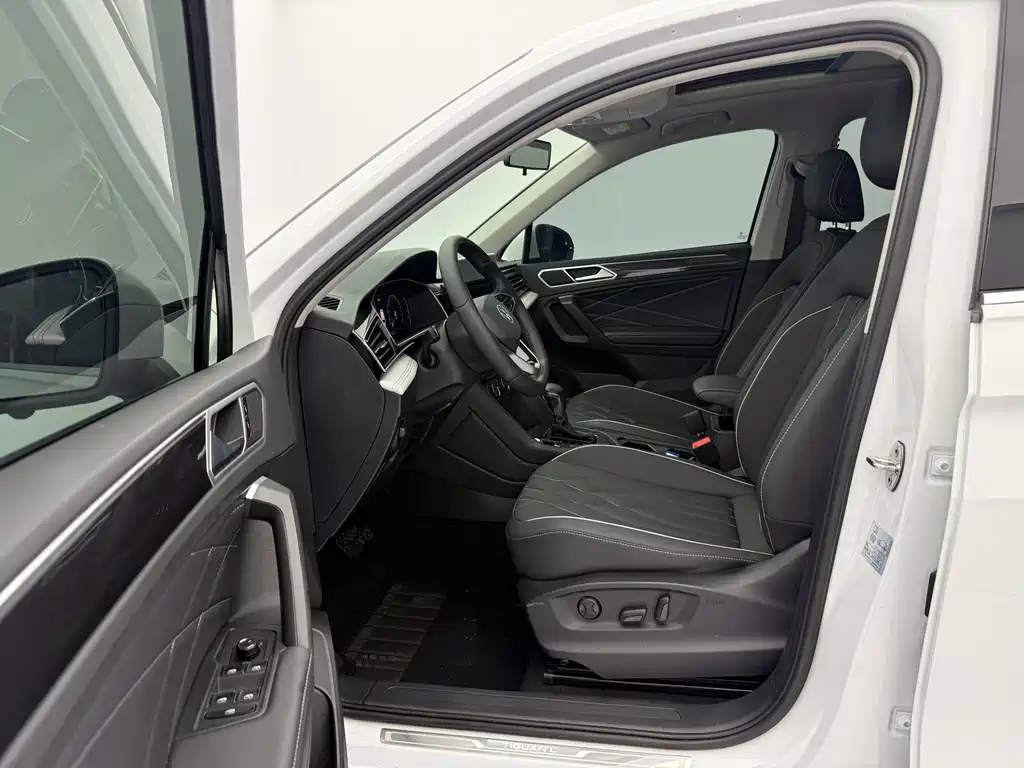 Volkswagen Tiguan L 2023 — фото 23
