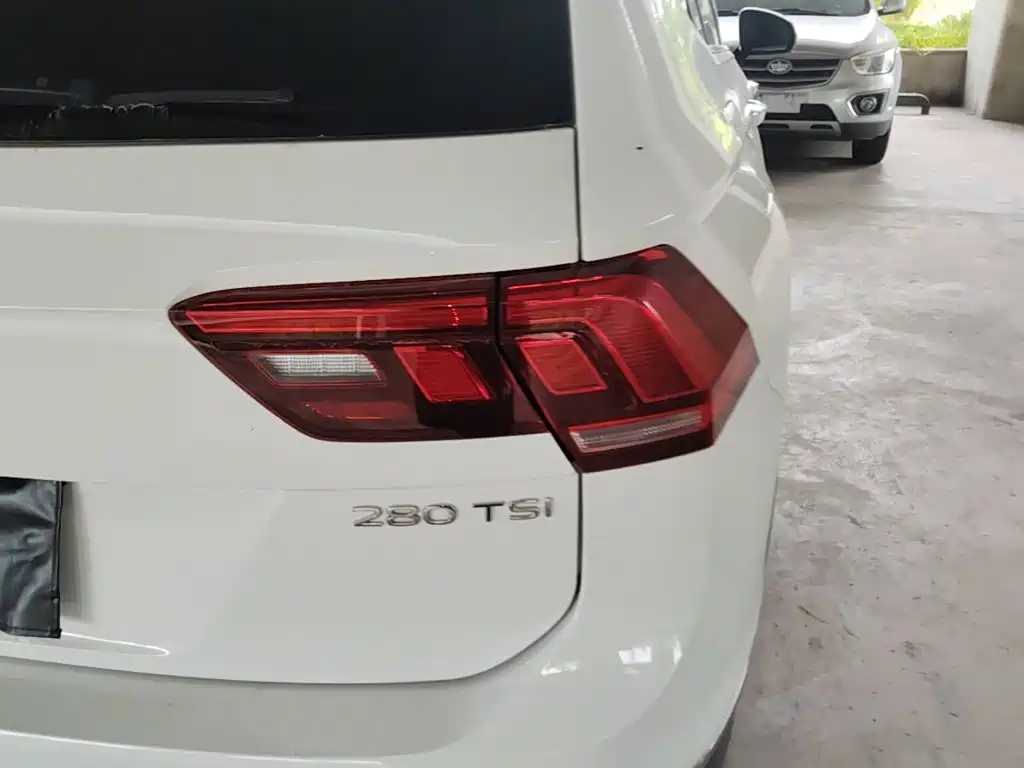 Volkswagen Tiguan L 2023 — фото 8