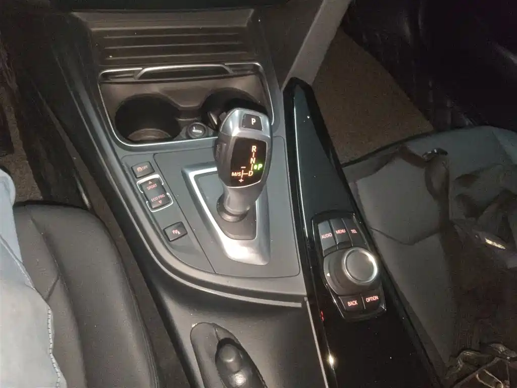 BMW 3 Series 2017 — фото 14