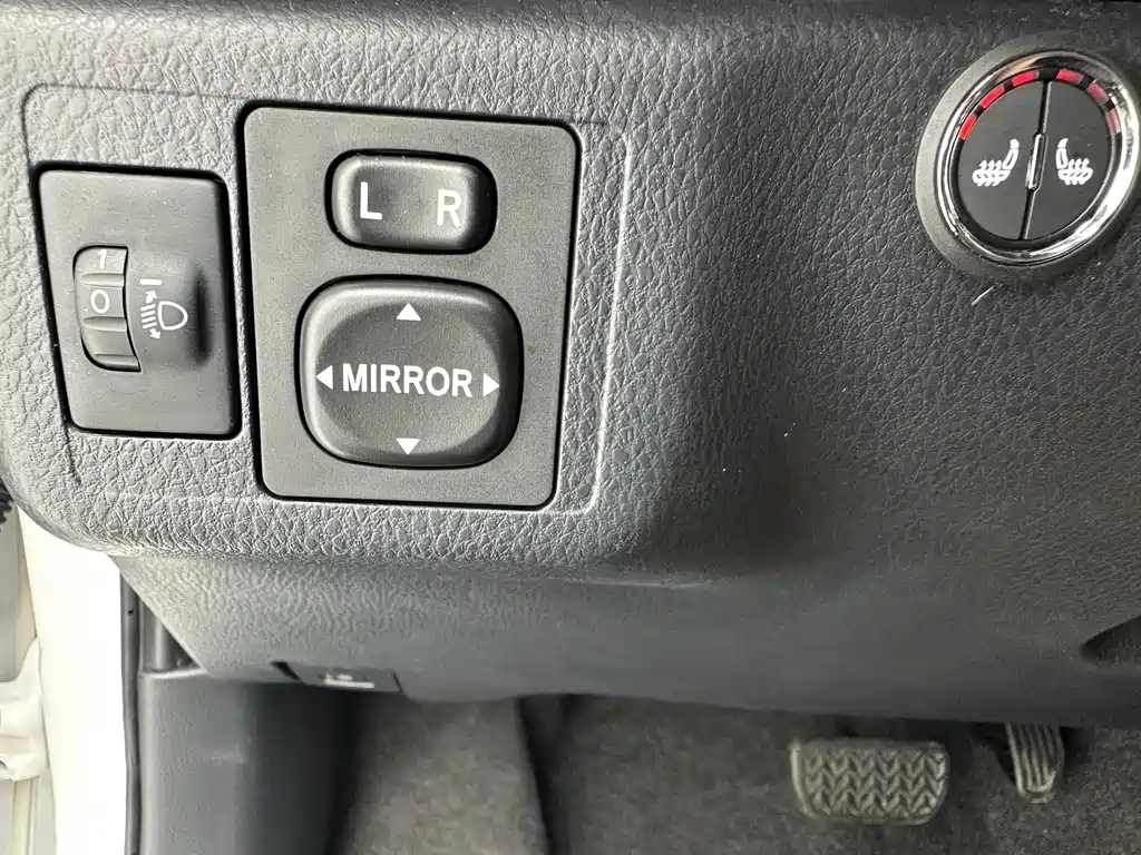 Toyota Yaris L 2022 — фото 12