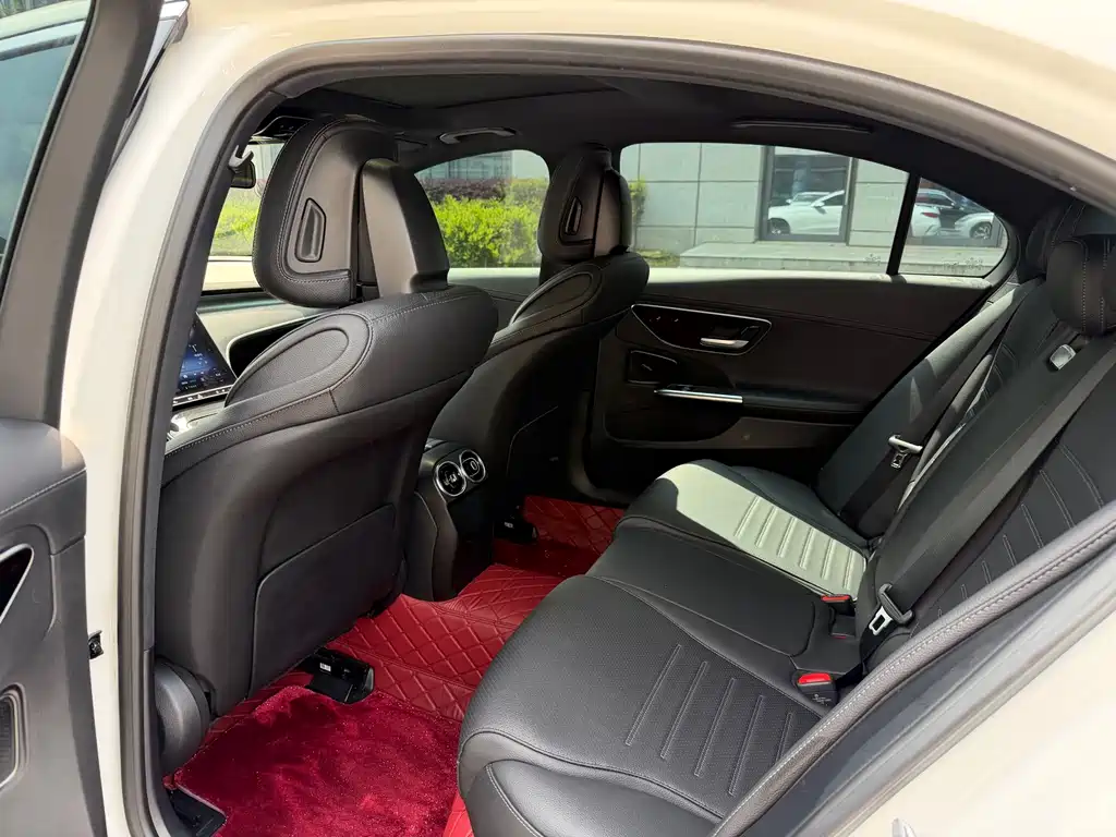 Mercedes-Benz C-Class 2023 — фото 6