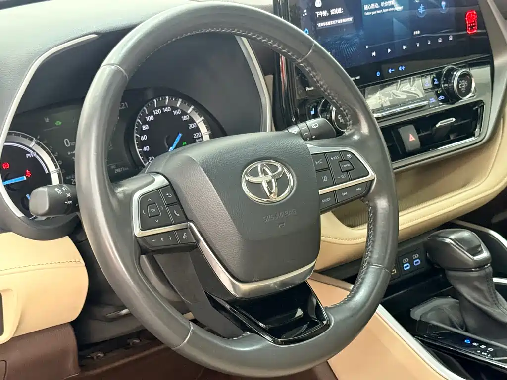 Toyota Highlander 2022 — фото 6