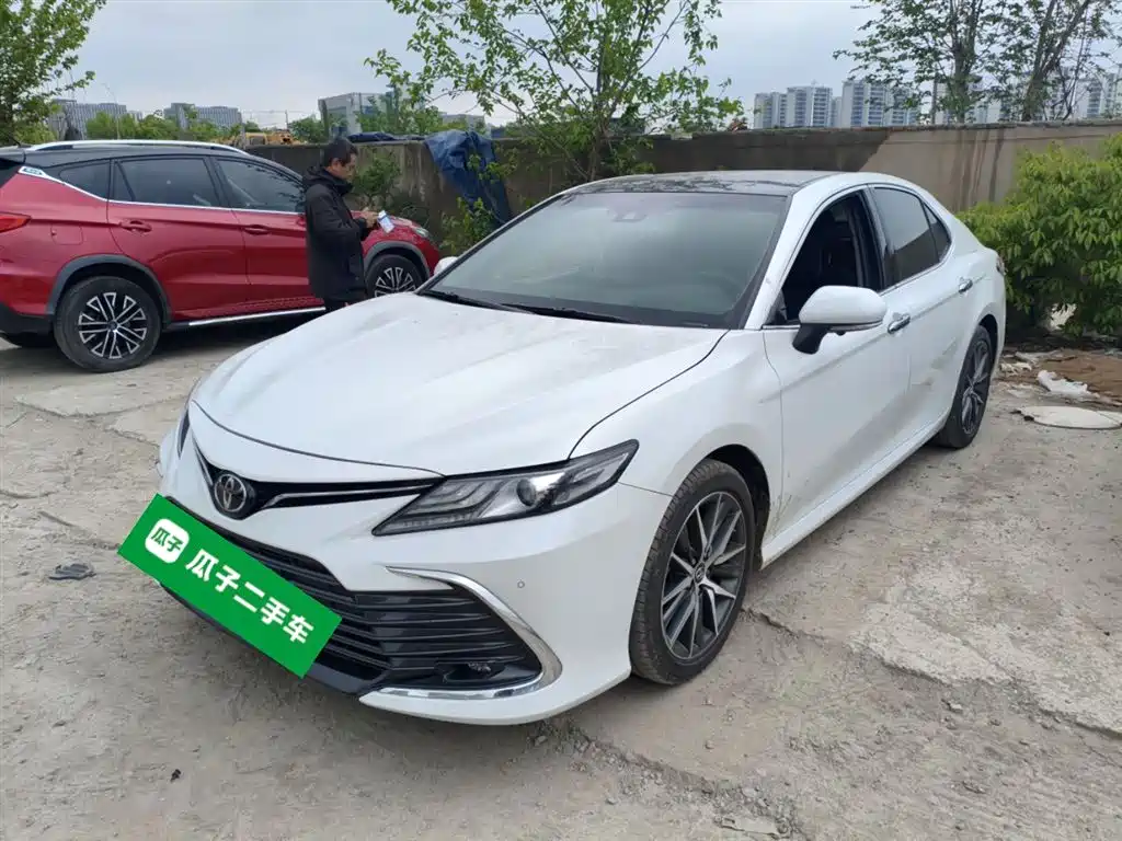 Toyota Camry 2022 — фото 2