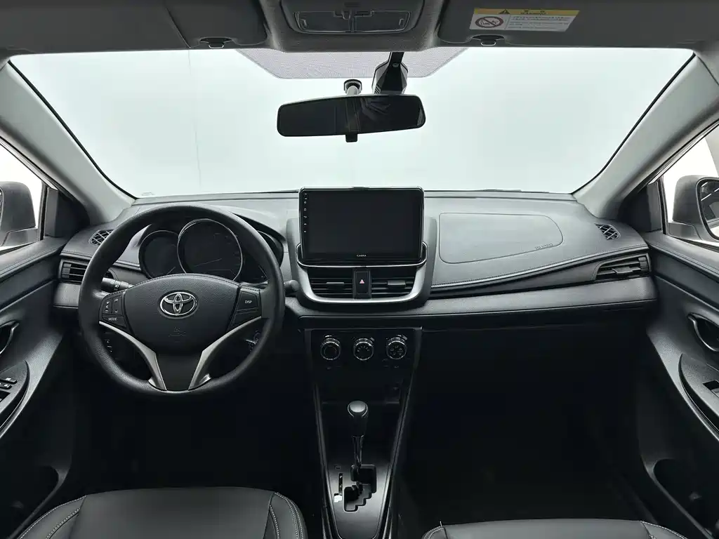 Toyota Yaris L 2022